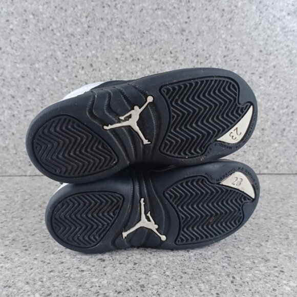 Nike Air Jordan 12 Retro Royalty Taxi White Black Sneakers Kids Shoes 9C - Picture 5 of 7